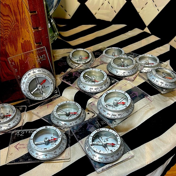 Vintage Compasses Set of 12 Silva in Wooden Box – Classic Scout Gear Collectible - Picture 4 of 16
